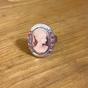 Vintage looking pink cameo ring adjustable size 7 w/pink rhinestones